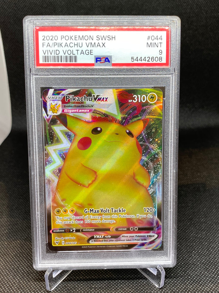 PSA 9 MINT Pikachu VMAX 044/185 - Vivid Voltage 2021