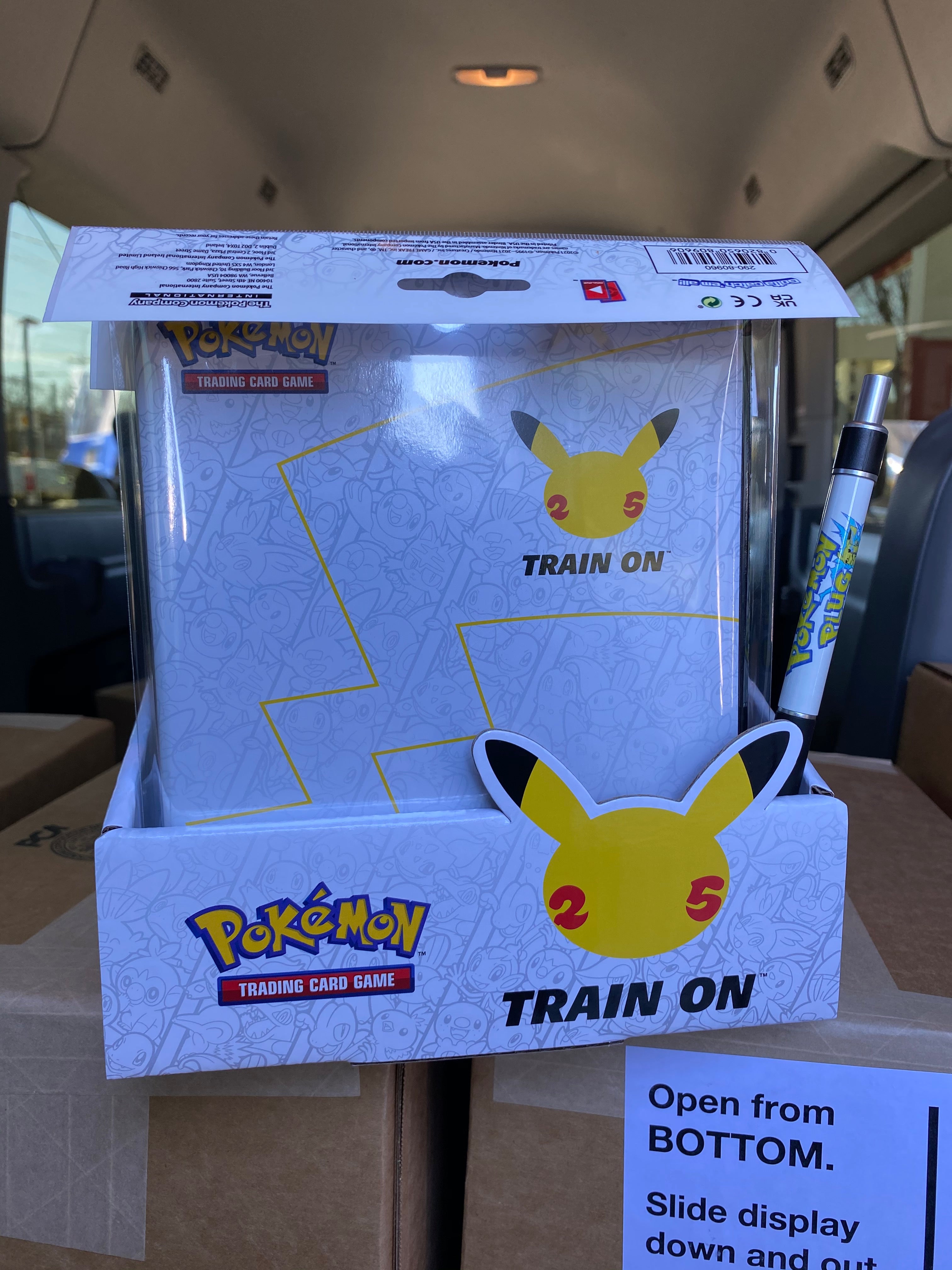 Pokémon TCG: First Partner Collector's Binder - 25th Anniversary Oversize Card Storage